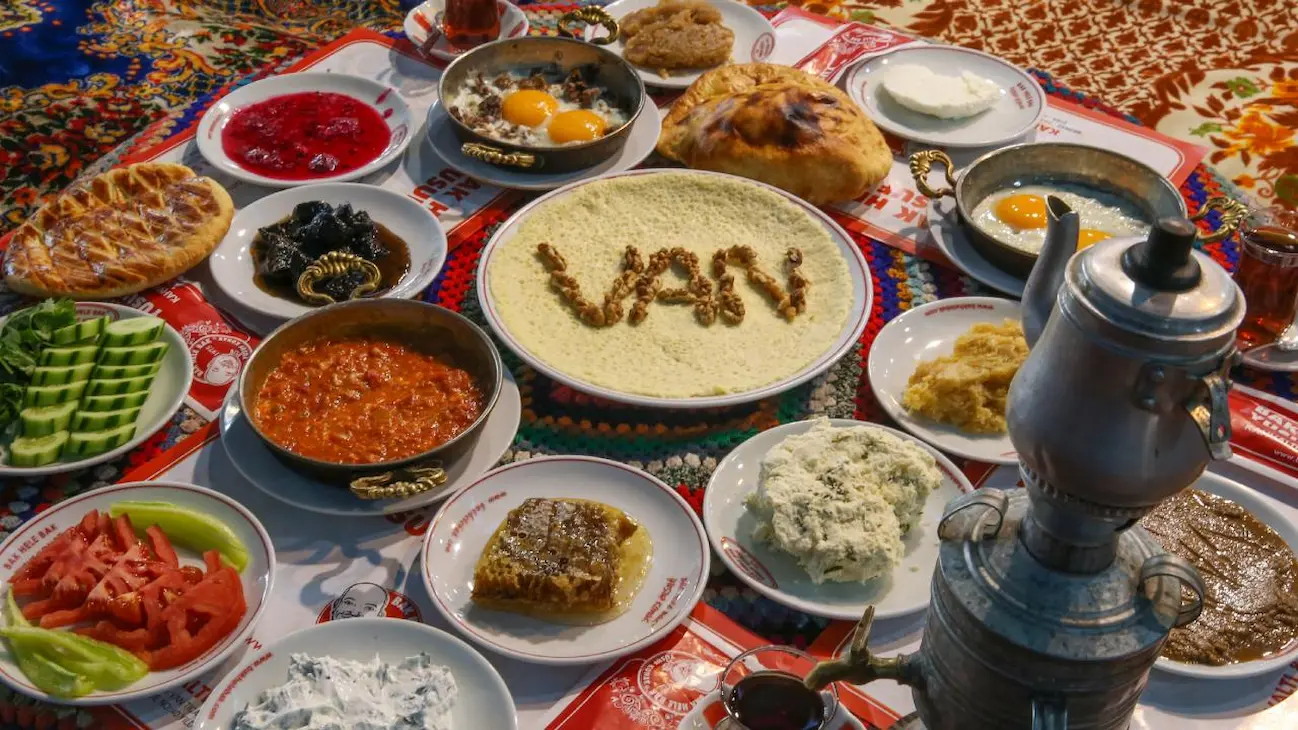 🧀 Van Kahvaltısı: Anadolu’nun En Lezzetli Ürünleri