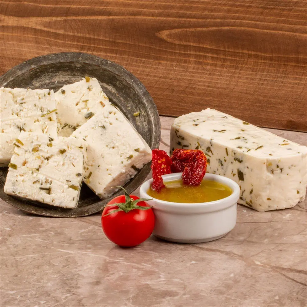 Van Yöresi Doğal İnek Otlu Peynir – 1 KG