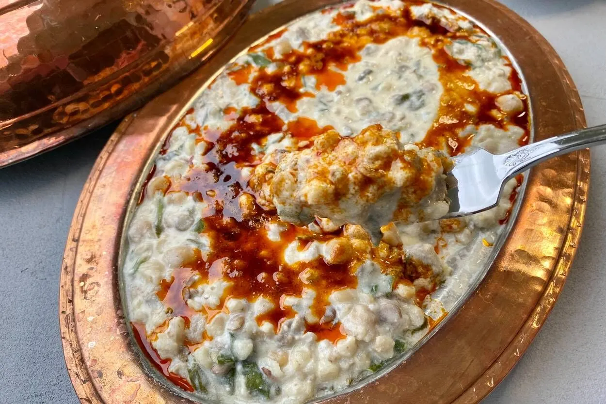 “Vandangelsin yöresel Van yemeği keledoş – ak pancar, nohut, buğday ve çökelekle hazırlanmış geleneksel Van tarifi”